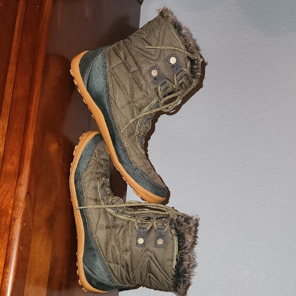 Columbia Women's Green Winter Boots - Picture 5 of 5